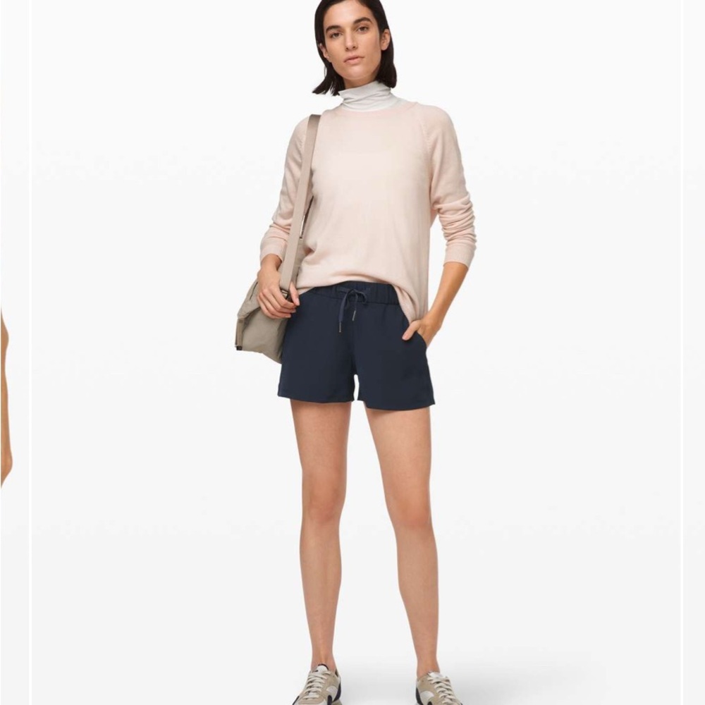 Lululemon On The Fly Short *2.5" size 4 Navy
